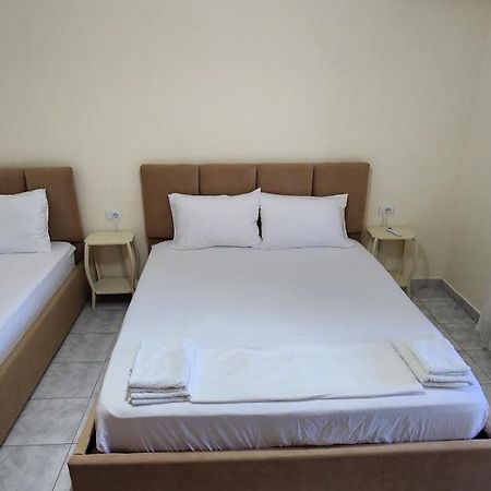 Apartament Teuta Përmet Екстериор снимка